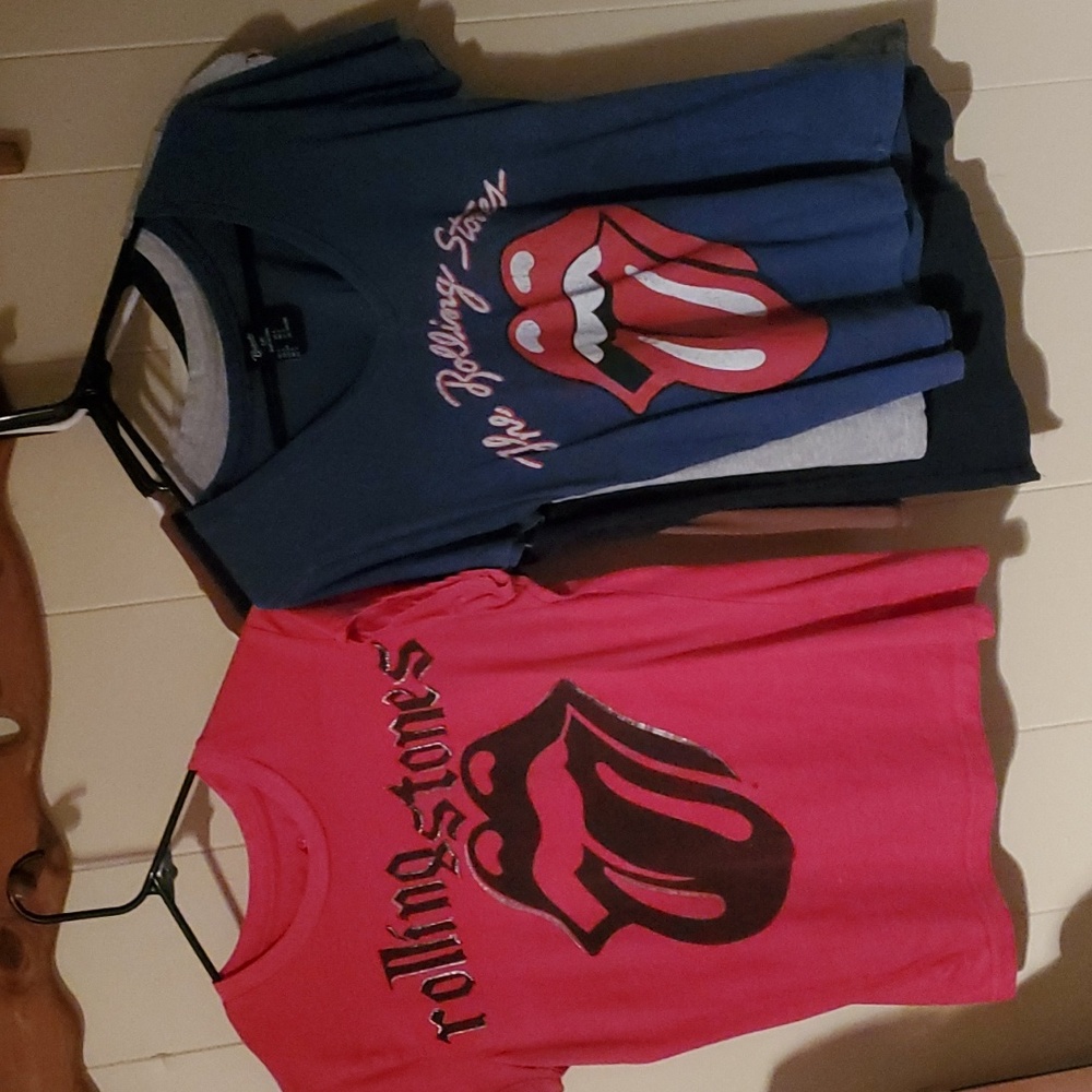 Guc 2 Rolling Stones t-shirts small.